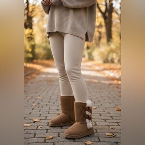 7.5 used Brown Suede Boots with Bows and Fur